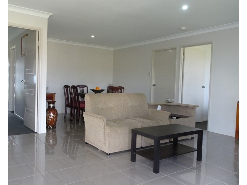 27 PIONEER AVENUE, Childers QLD 4660