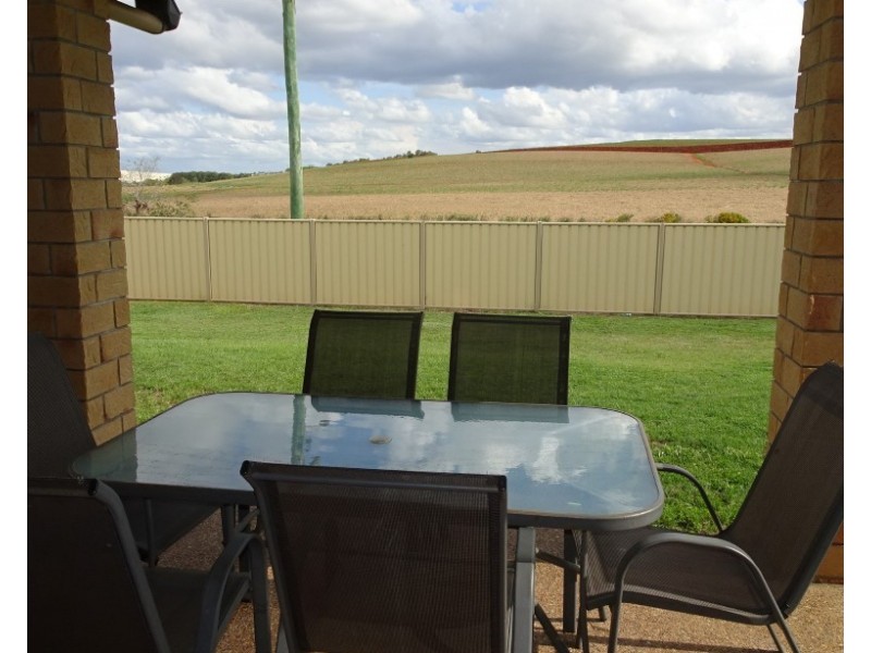 27 PIONEER AVENUE, Childers QLD 4660