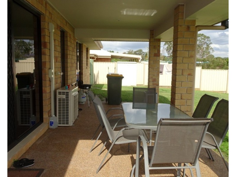 27 PIONEER AVENUE, Childers QLD 4660