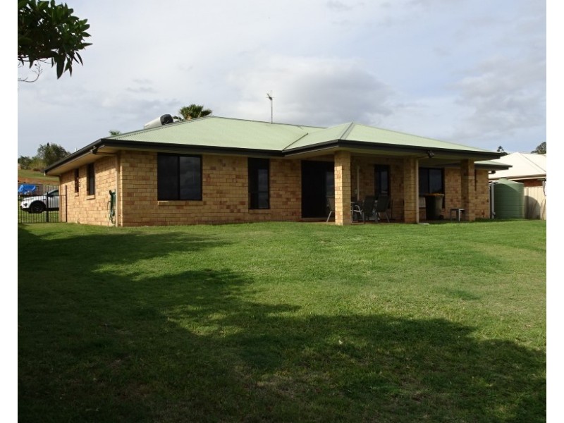 27 PIONEER AVENUE, Childers QLD 4660