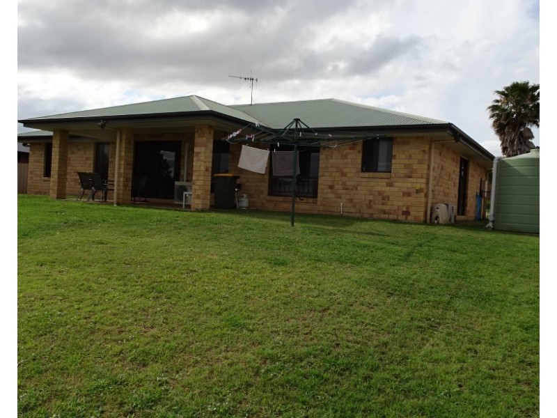 27 PIONEER AVENUE, Childers QLD 4660