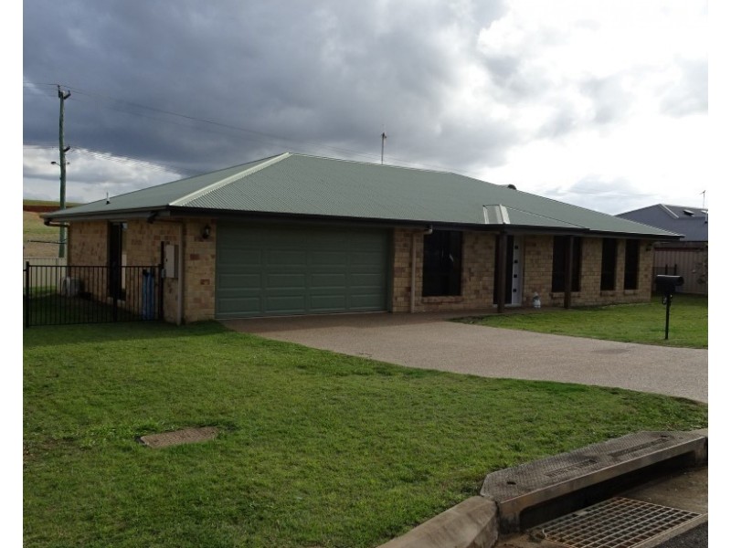 27 PIONEER AVENUE, Childers QLD 4660