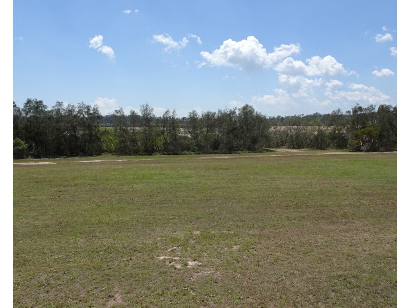 10 WATKINS STREET, Buxton QLD 4660