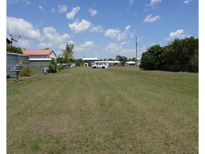 10 WATKINS STREET, Buxton QLD 4660