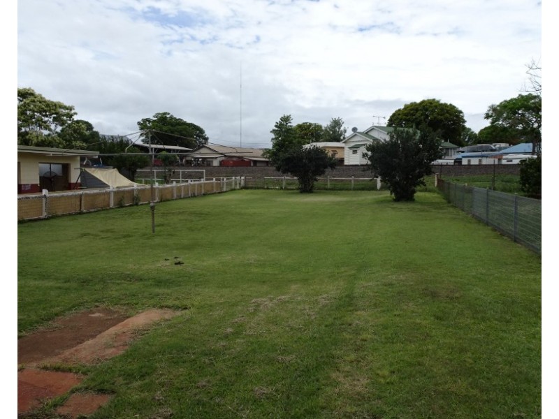 18 WEST STREET, Childers QLD 4660