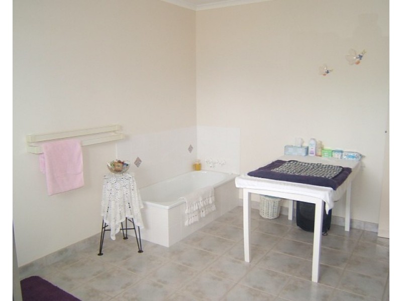 16 Watkins STREET, Buxton QLD 4660