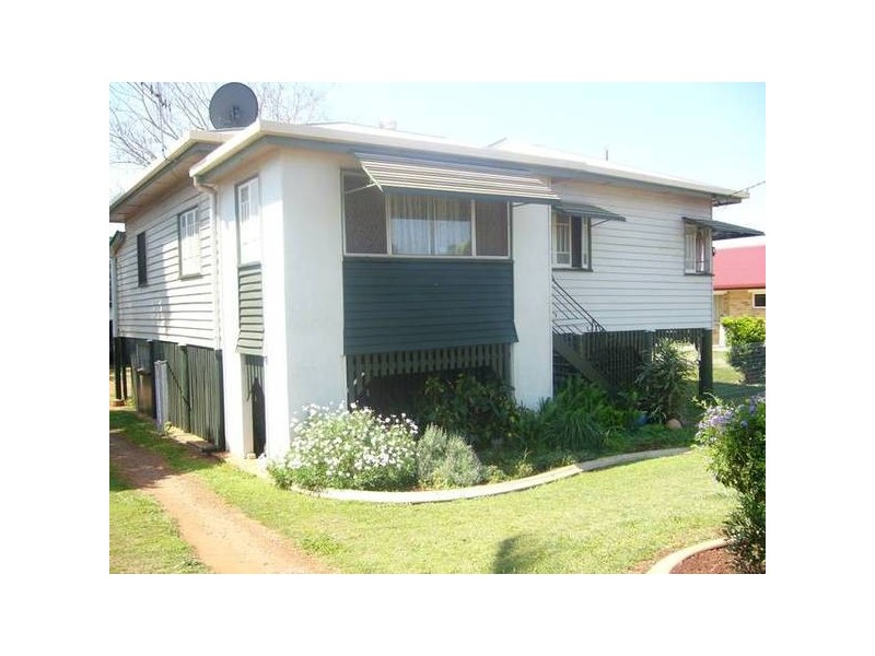 17 West Street, Childers QLD 4660