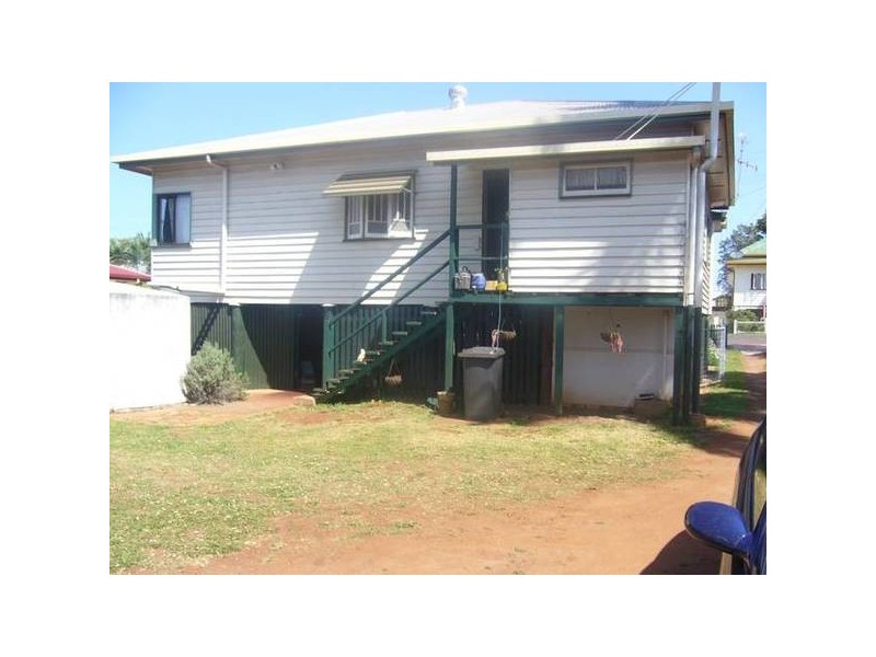 17 West Street, Childers QLD 4660