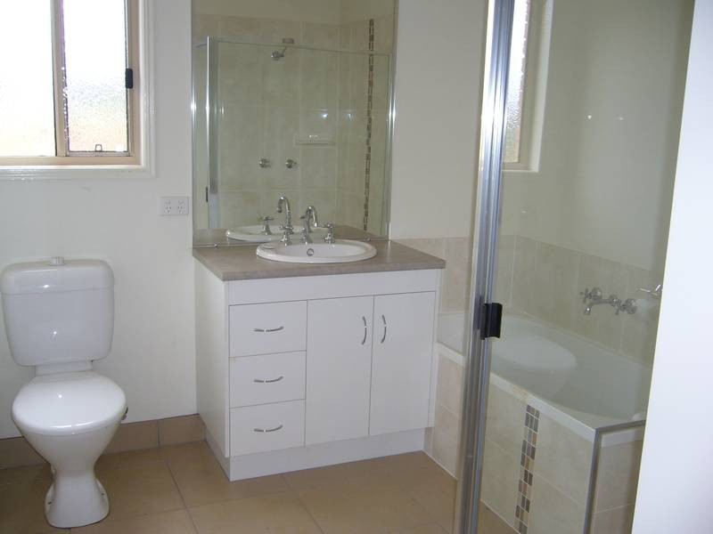 1/1 Lawman Place, Childers QLD 4660