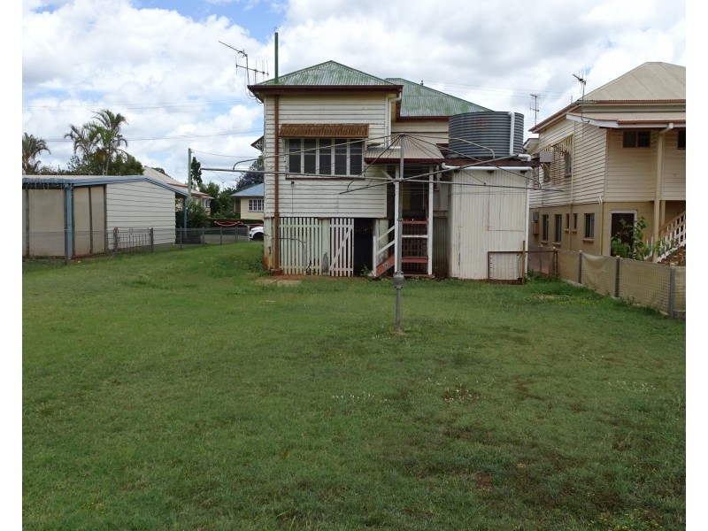18 West Street, Childers QLD 4660