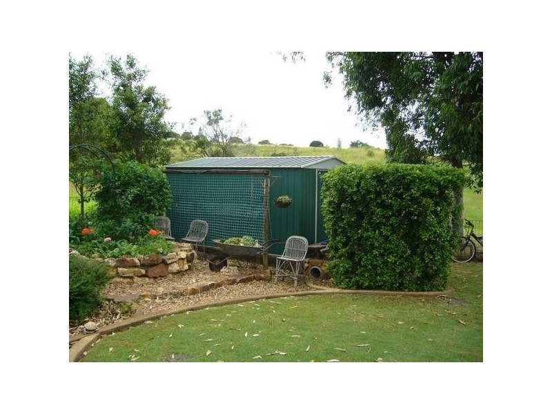 12 PIONEER AVENUE, Childers QLD 4660