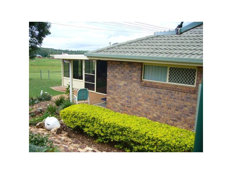 12 PIONEER AVENUE, Childers QLD 4660