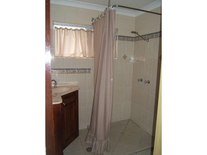 10 Charlton Street, Buxton QLD 4660