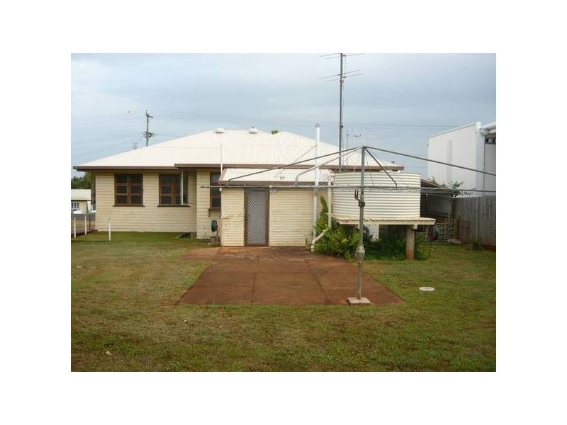 15 Macrossan Street, Childers QLD 4660