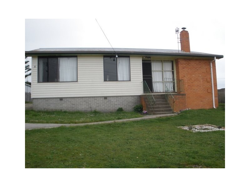 8 Pineleigh Street, Penguin TAS 7316