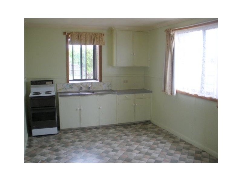 8 Pineleigh Street, Penguin TAS 7316