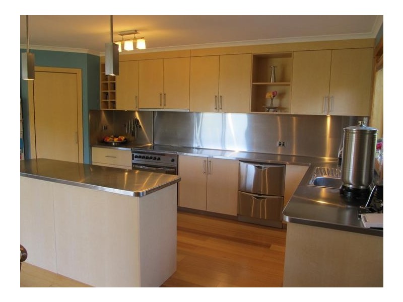 18 Seabreeze Ave, Sulphur Creek TAS 7316