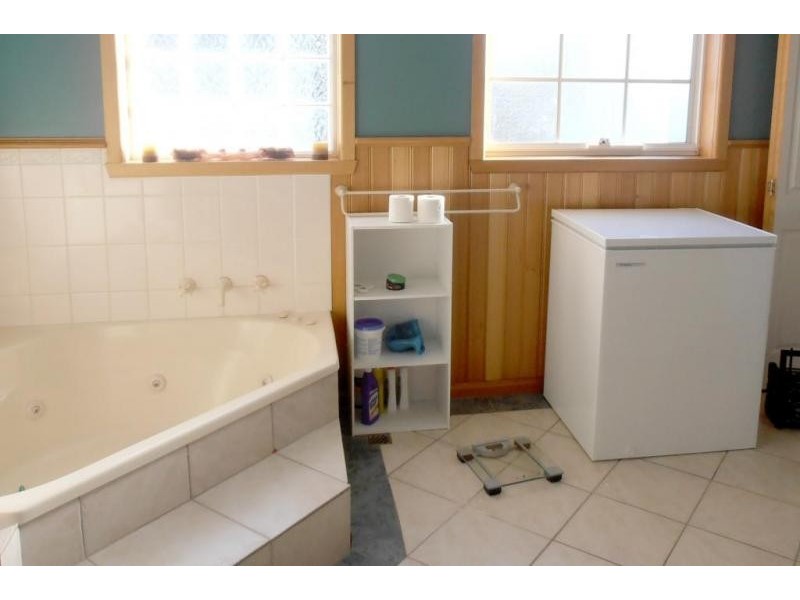 9 Holmes Place, Park Grove TAS 7320