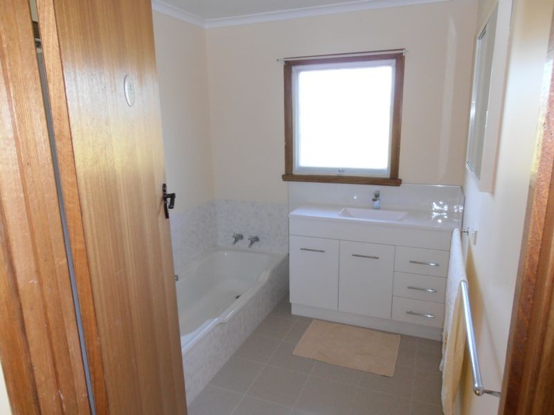 10 Nairana Ave, Shorewell Park TAS 7320