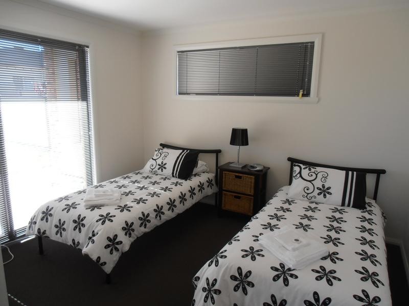 2/10 Josie Crescent,, Romaine TAS 7320