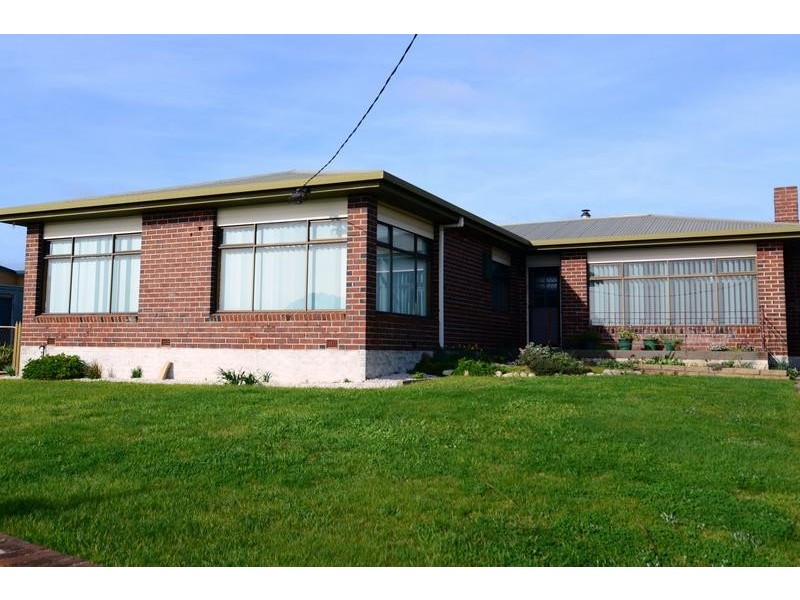 14 Esplanade, Somerset TAS 7322