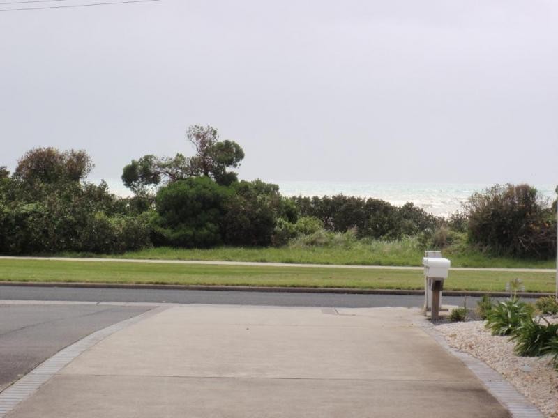 2/12 Esplanade, Somerset TAS 7322