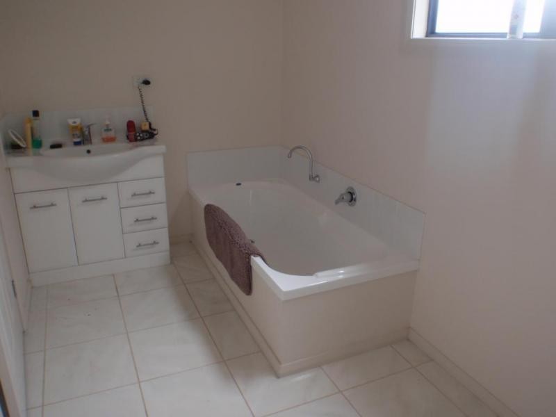 2/12 Esplanade, Somerset TAS 7322