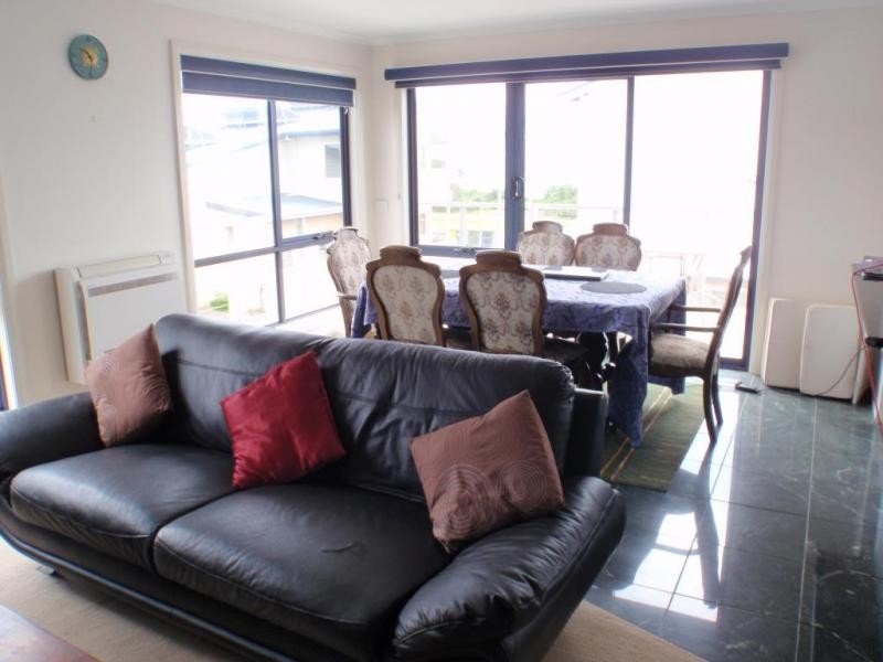 2/12 Esplanade, Somerset TAS 7322