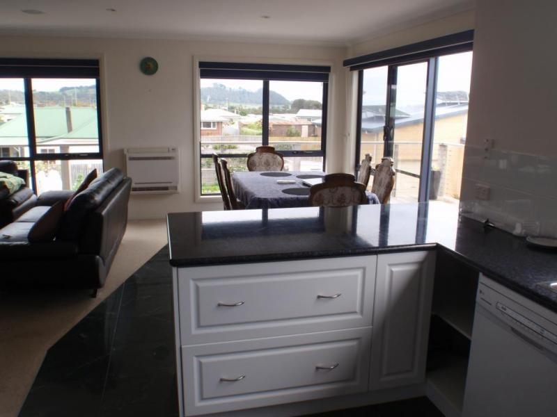 2/12 Esplanade, Somerset TAS 7322