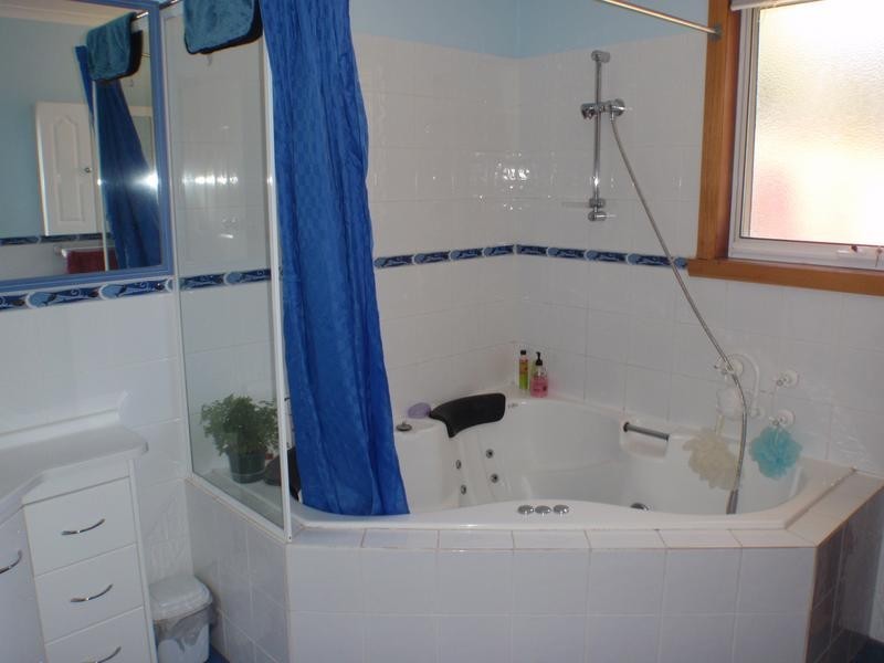 2 Manuka Drive,, Romaine TAS 7320