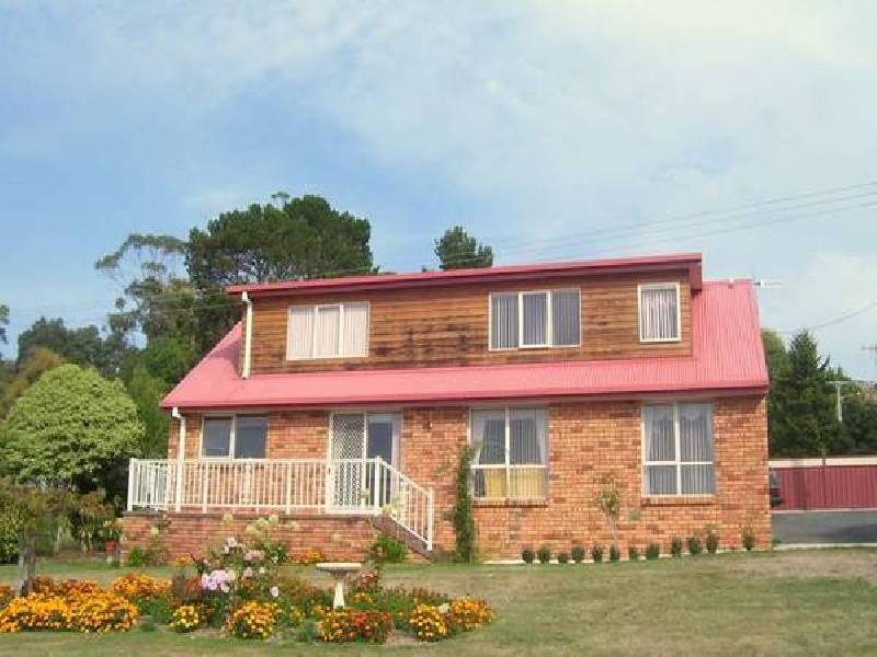 13 Hampson Street, Penguin TAS 7316