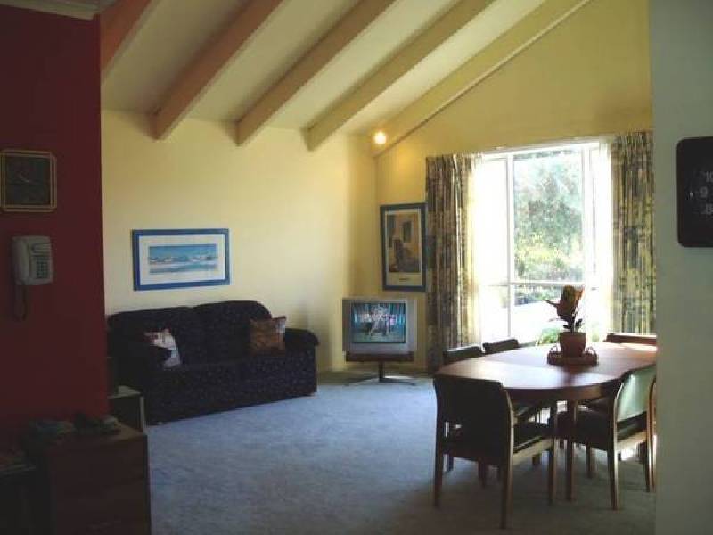 102 Second Avenue, Rosebud VIC 3939