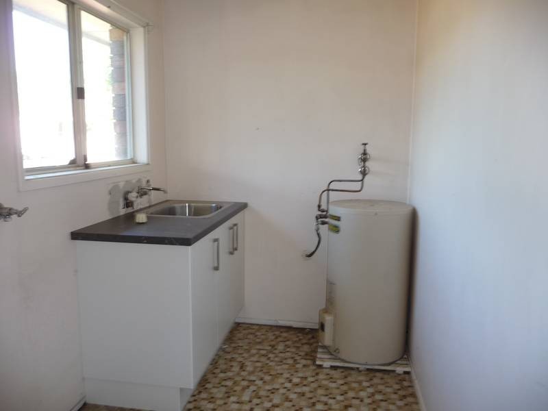 16 Milgate St, Collingwood Park QLD 4301