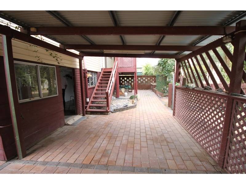 9 Enfield St, Redbank QLD 4301