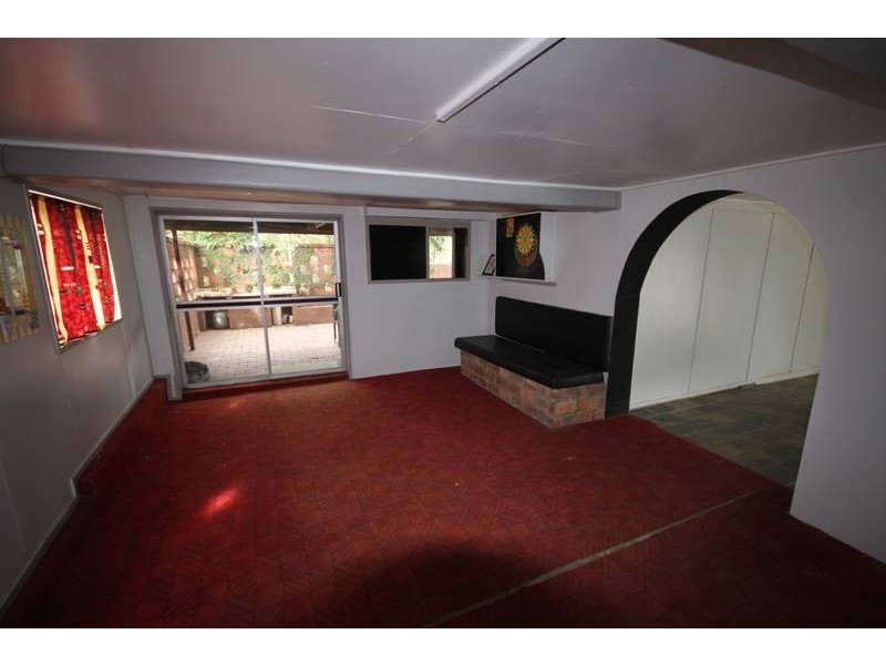 9 Enfield St, Redbank QLD 4301