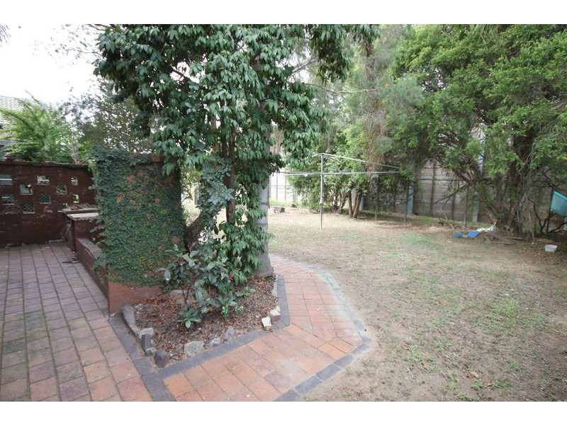 9 Enfield St, Redbank QLD 4301