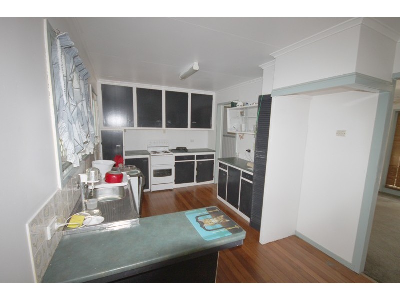 9 Enfield St, Redbank QLD 4301