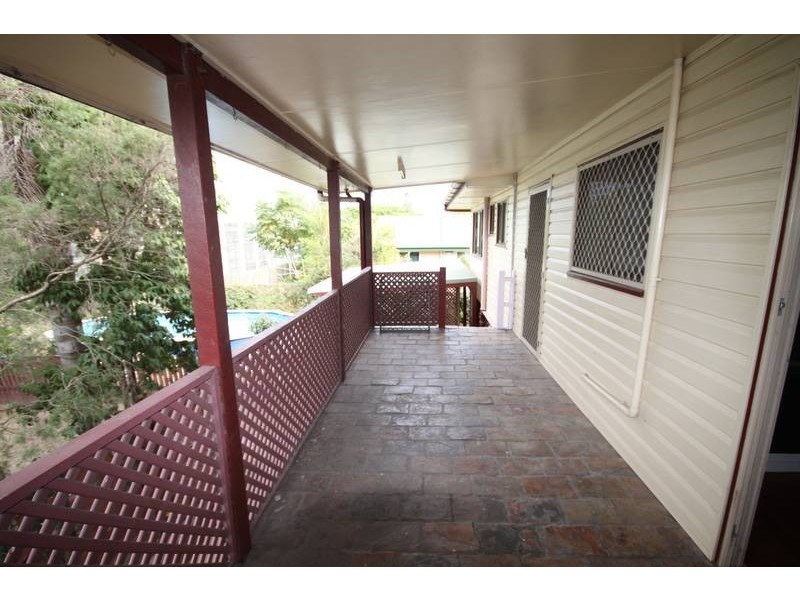 9 Enfield St, Redbank QLD 4301