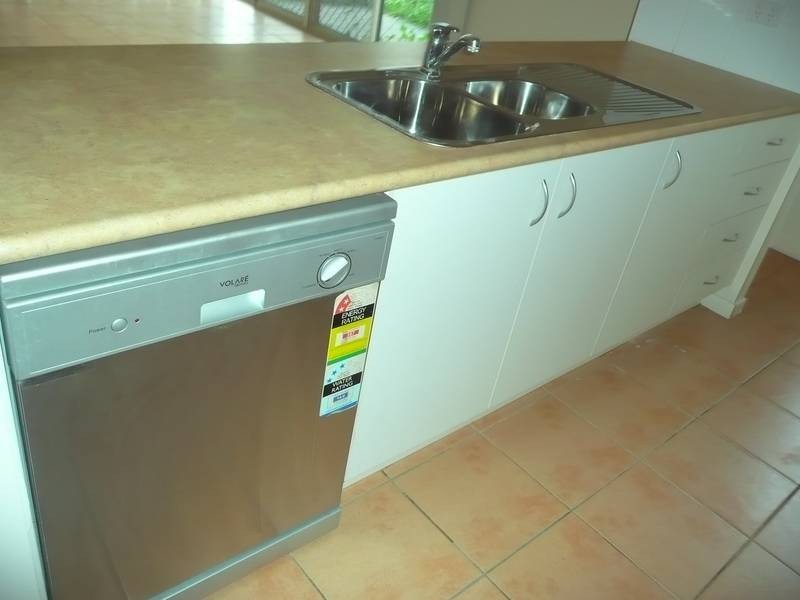 16 Acacia Close, Raceview QLD 4305