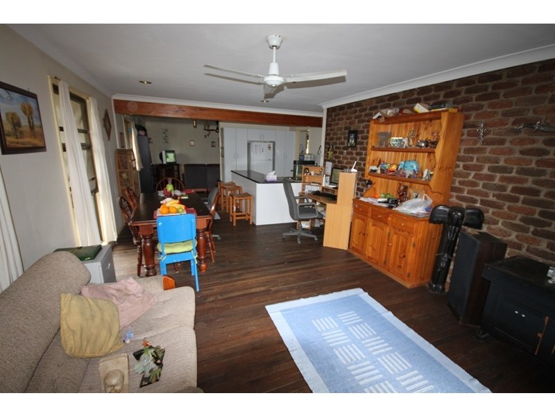 7 John Street, Redbank QLD 4301