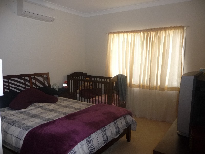 8 Beazley Street, Collingwood Park QLD 4301