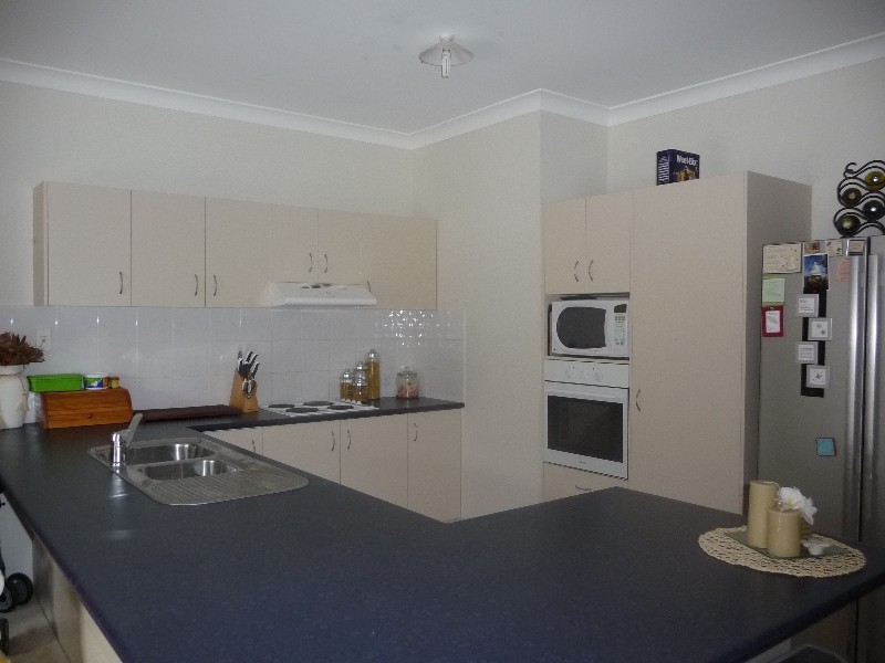 8 Beazley Street, Collingwood Park QLD 4301