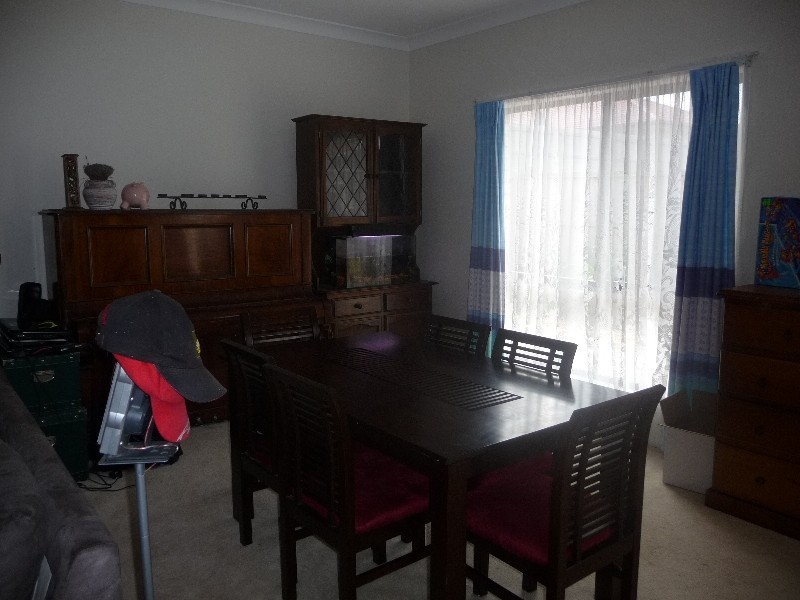 8 Beazley Street, Collingwood Park QLD 4301