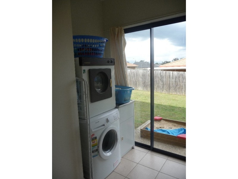 8 Beazley Street, Collingwood Park QLD 4301