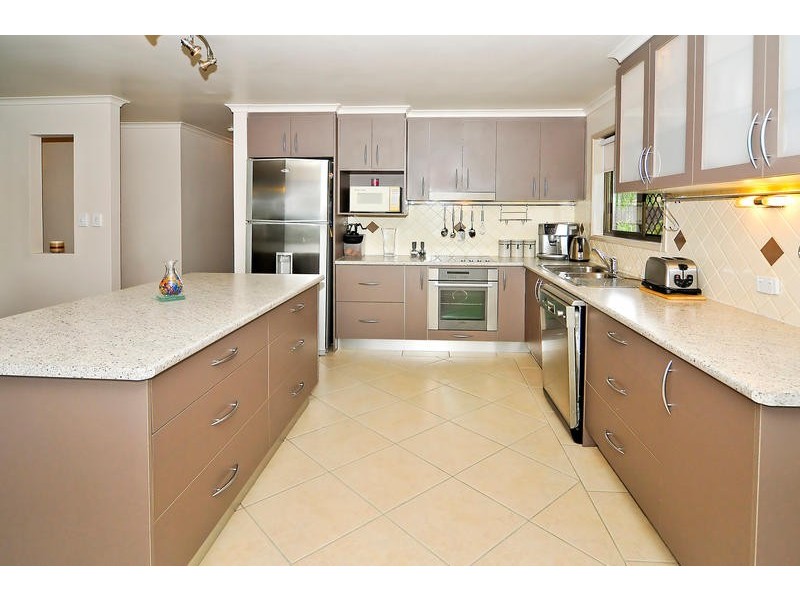 6 Duncan Street, Riverview QLD 4303