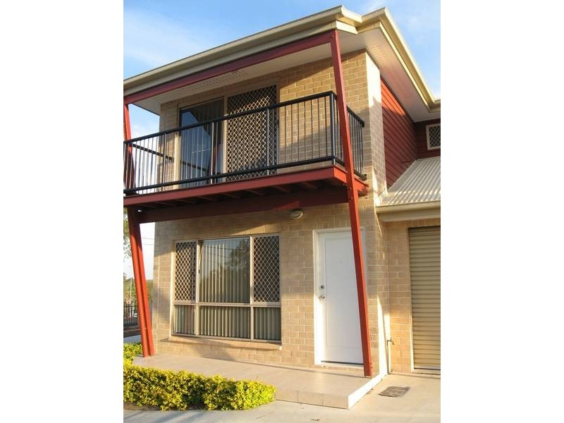 1/25 Law Street, Redbank QLD 4301