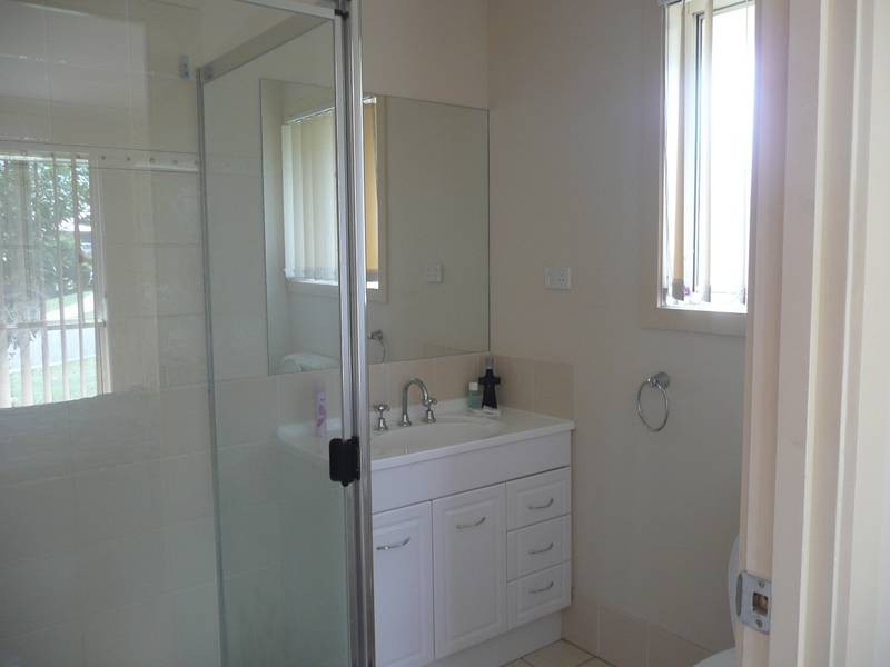 8 Connolly Crt, Collingwood Park QLD 4301