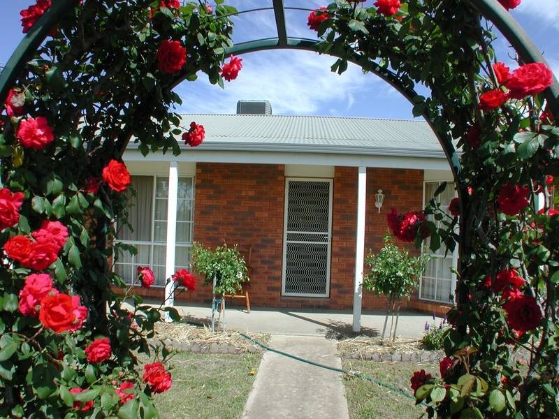 38 Francis, Deniliquin NSW 2710