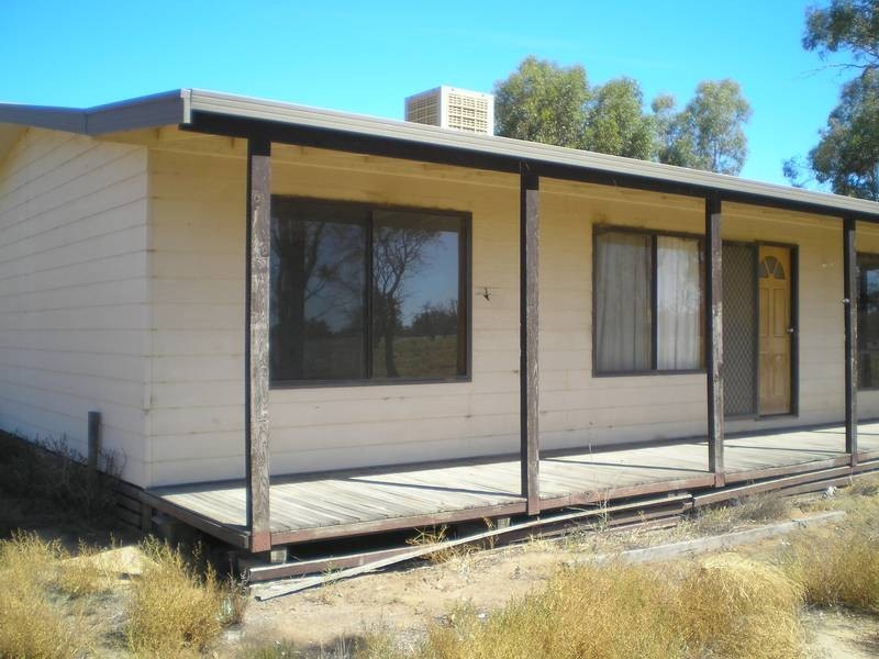 02 Woodbury Road, Deniliquin NSW 2710
