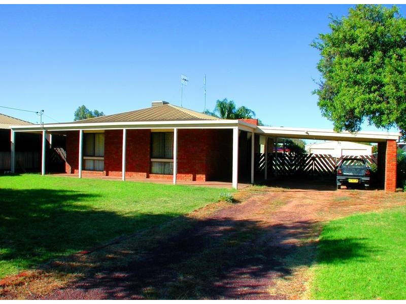 215 Victoria Street, Deniliquin NSW 2710